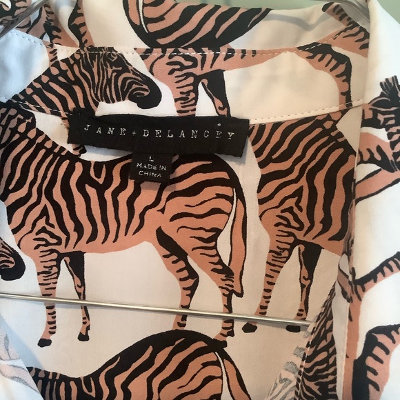 Jane + Delancey Zebra Print Button Down and Tank Top bundle of 2 Size L - Picture 4 of 4